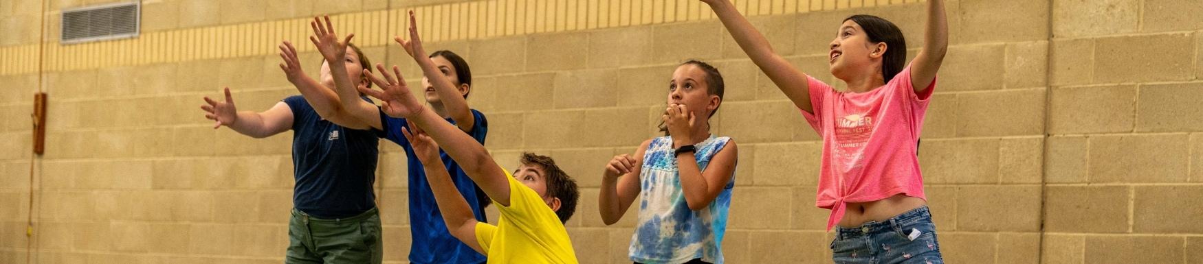 Children playig sports hall